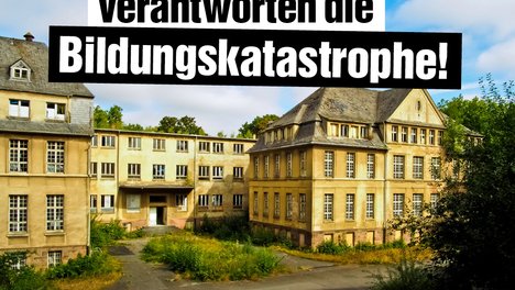 Bild einer verfallenen Schule